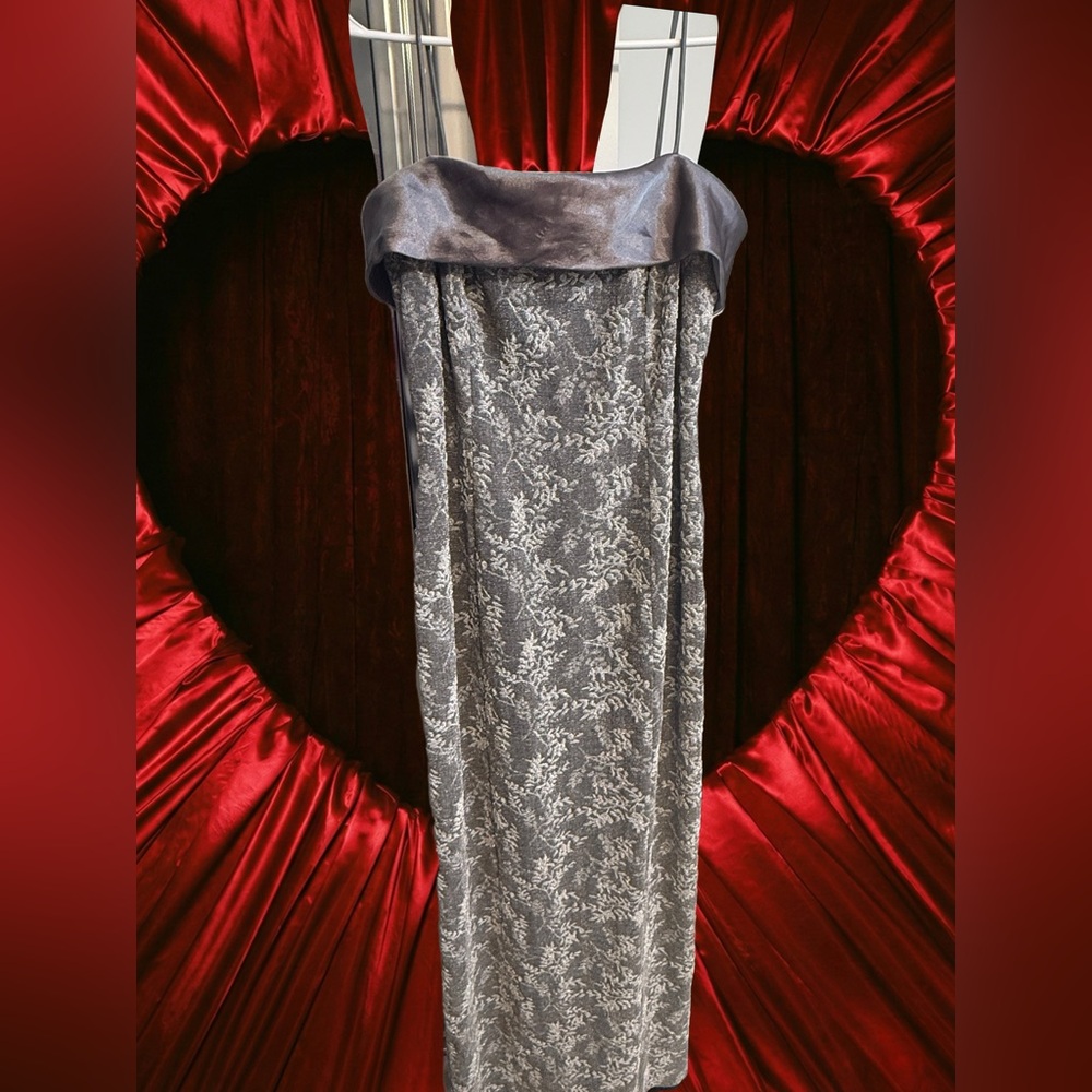 Alex Evenings Shimmering Silver Dress size women’s 12 fits also like 8/10